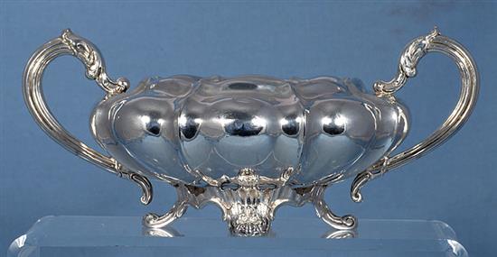 A William IV silver two handled sugar bowl, bowl width 215mm, weight 12.3oz/385grms.